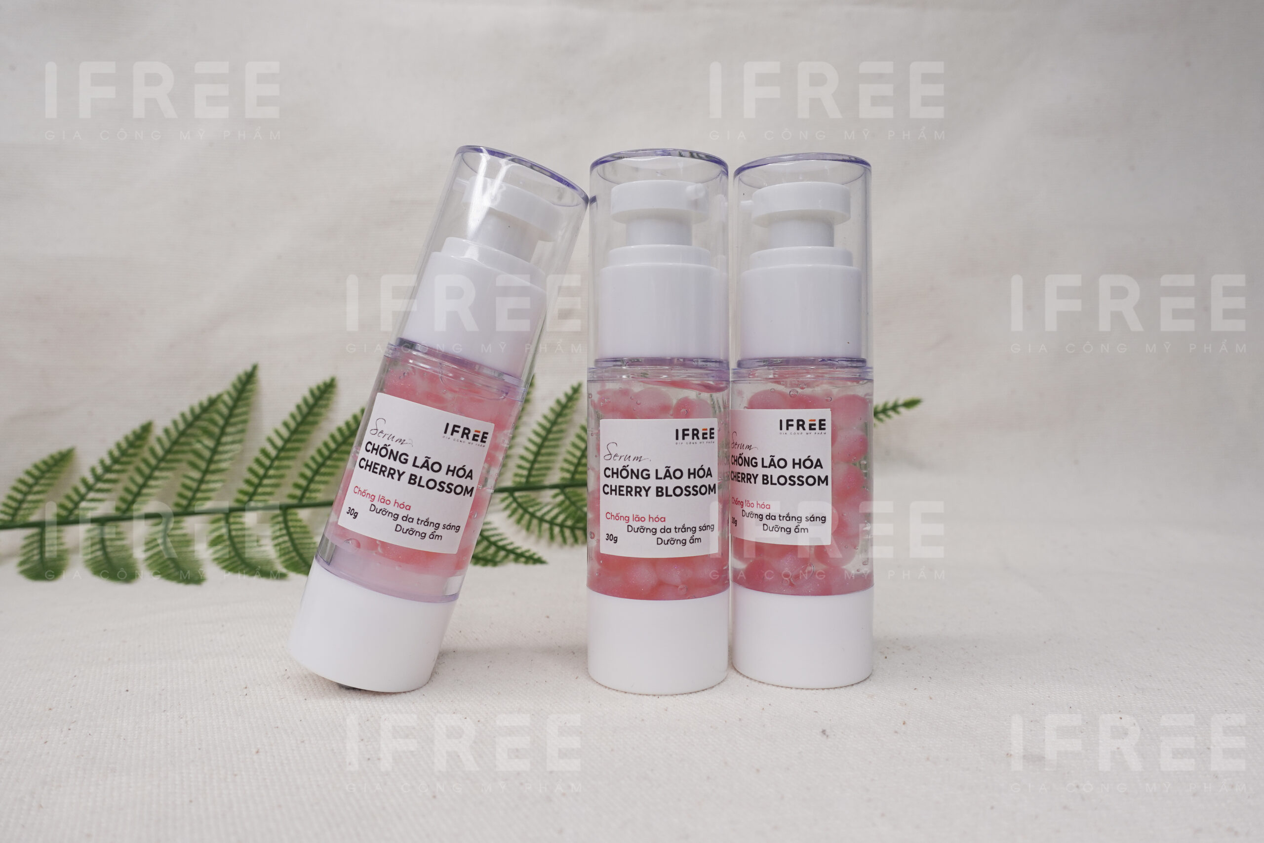 Gia công Serum dưỡng trắng Cherry Blossom 2 Gia công Serum dưỡng trắng Cherry Blossom tại Gefco với kết cấu tinh chất chứa hạt dưỡng chất cô đặc tạo lớp màng khóa ẩm như kem dưỡng giúp tăng cường hiệu quả