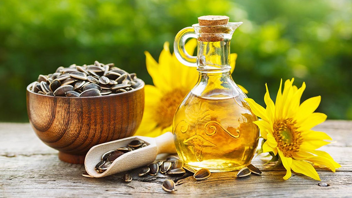 Gia công Dung dịch vệ sinh phụ nữ 3 tác dụng dầu hướng dương được sử dụng nhiều trong mỹ phẩm , Giàu vitamin E, chất chống oxy hóa giúp dưỡng ẩm cho da mềm mượt và chống lão hóa
